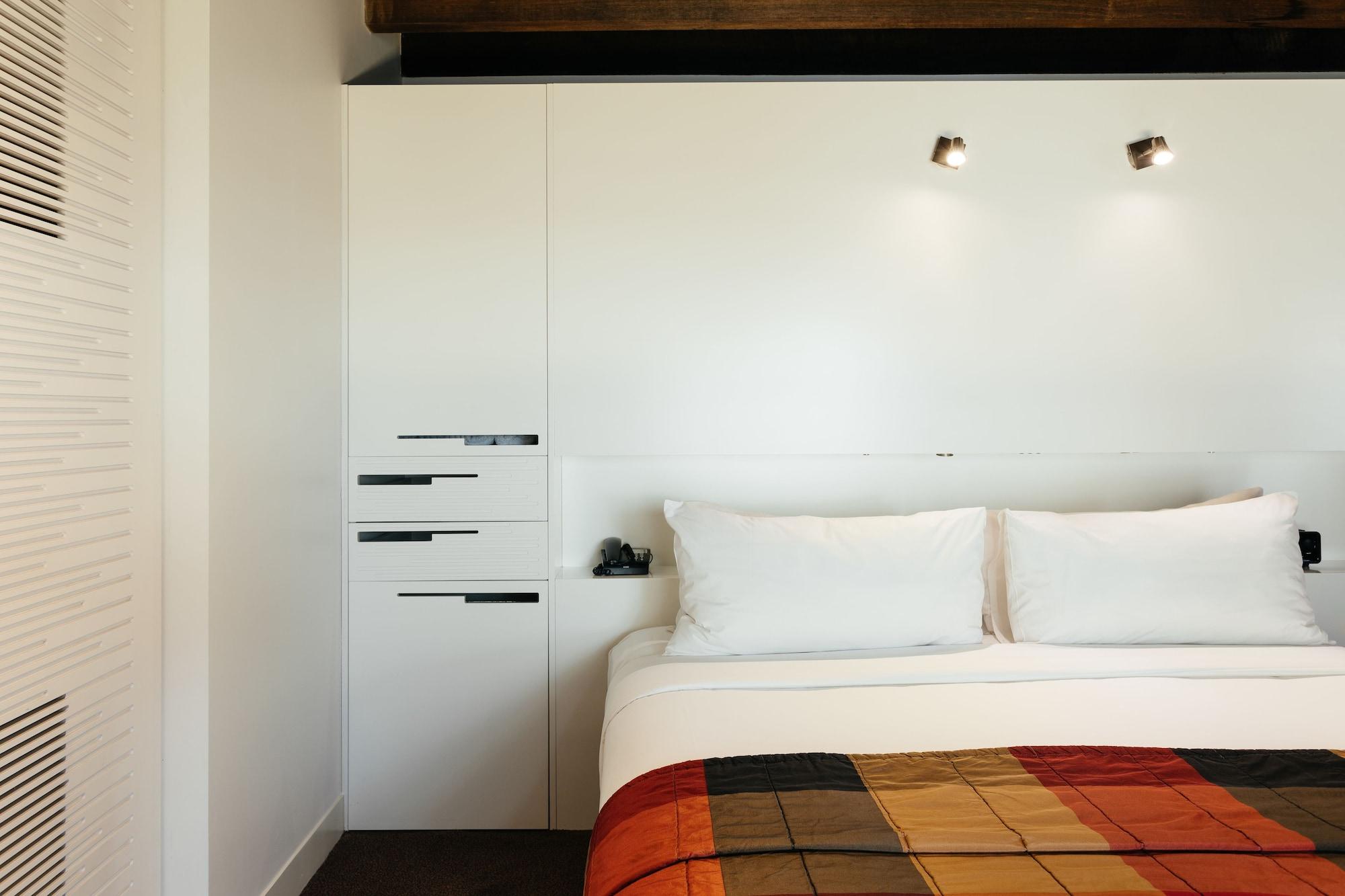 The Henry Jones Art Hotel Hobart Ngoại thất bức ảnh A bedroom at the hotel