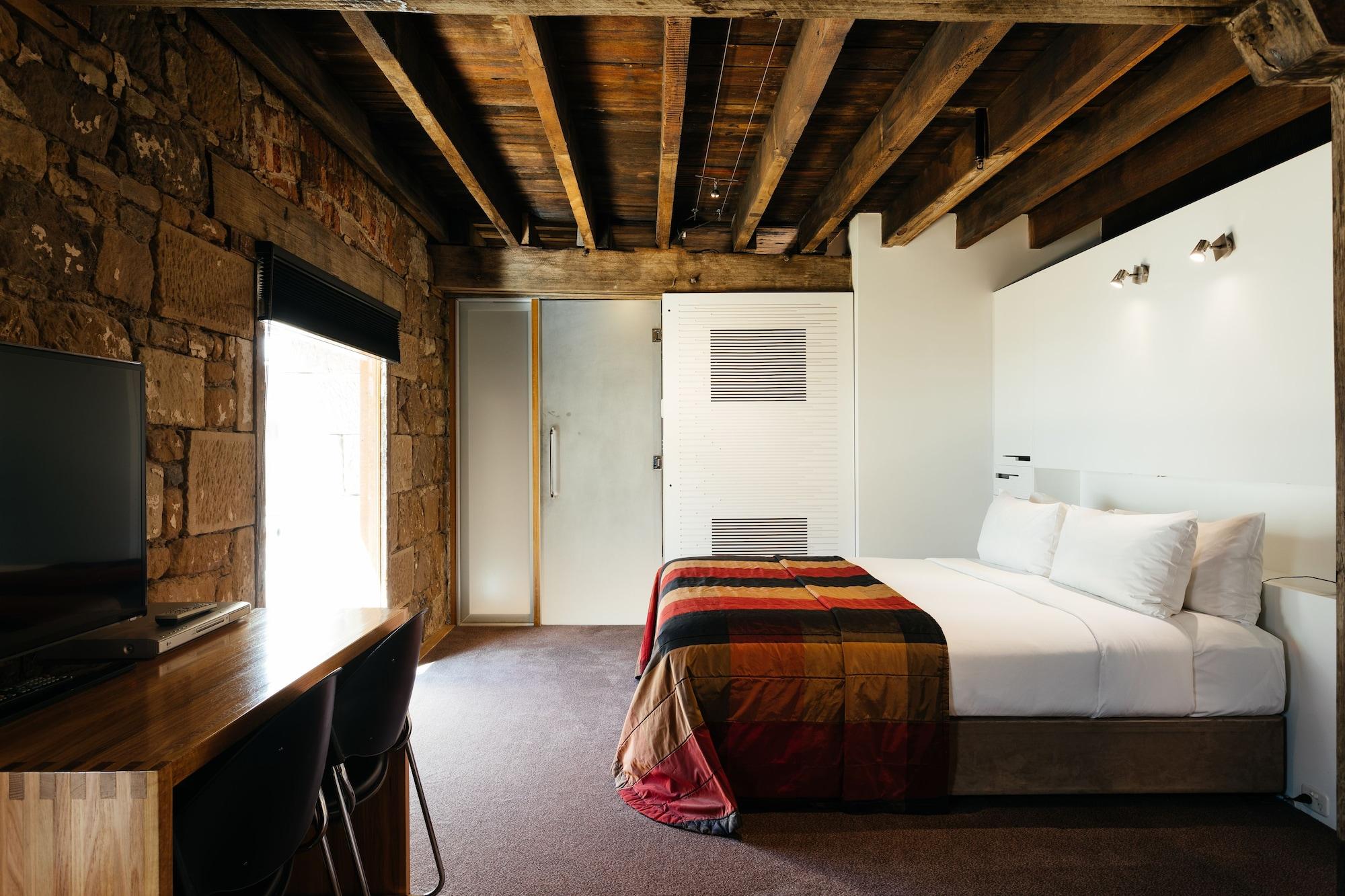The Henry Jones Art Hotel Hobart Ngoại thất bức ảnh A room at the hotel