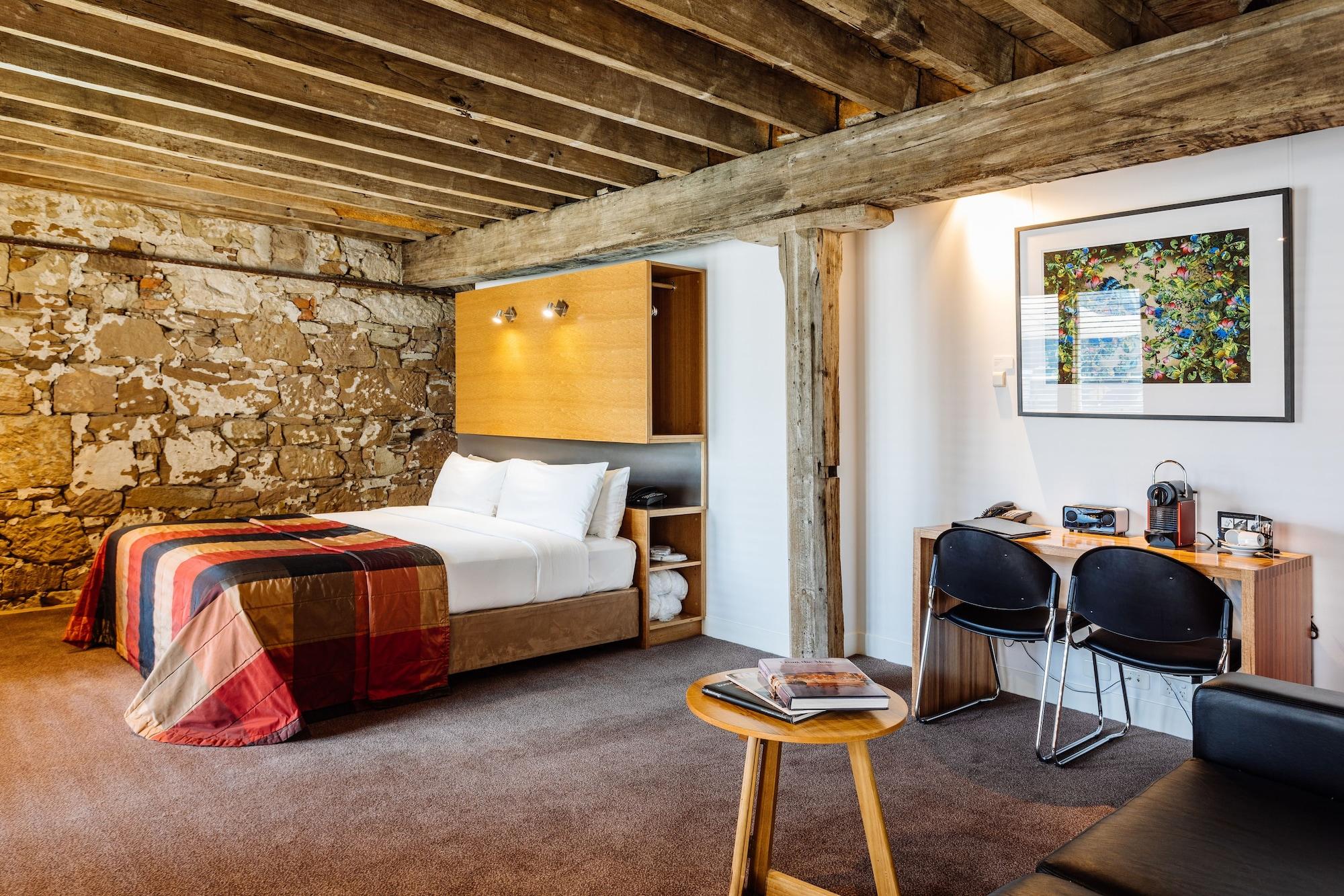 The Henry Jones Art Hotel Hobart Ngoại thất bức ảnh A room at the hotel