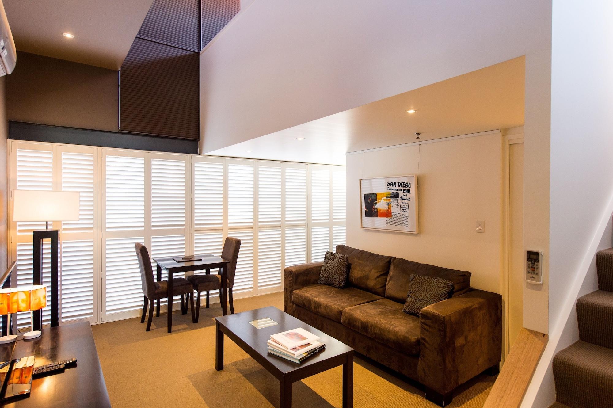 The Henry Jones Art Hotel Hobart Ngoại thất bức ảnh A living room in a typical apartment