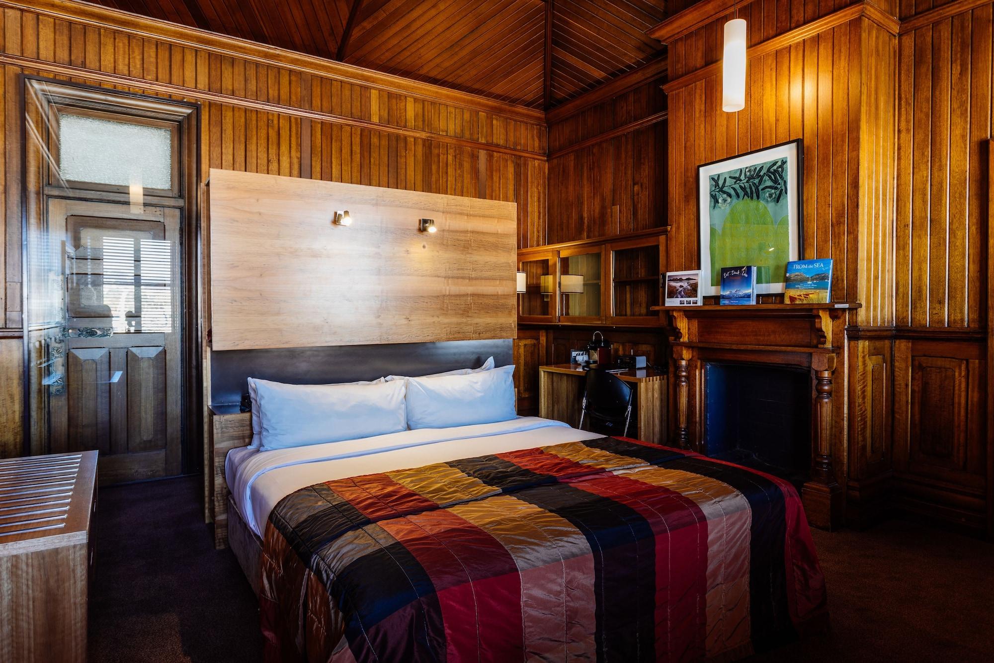 The Henry Jones Art Hotel Hobart Ngoại thất bức ảnh A room at the hotel