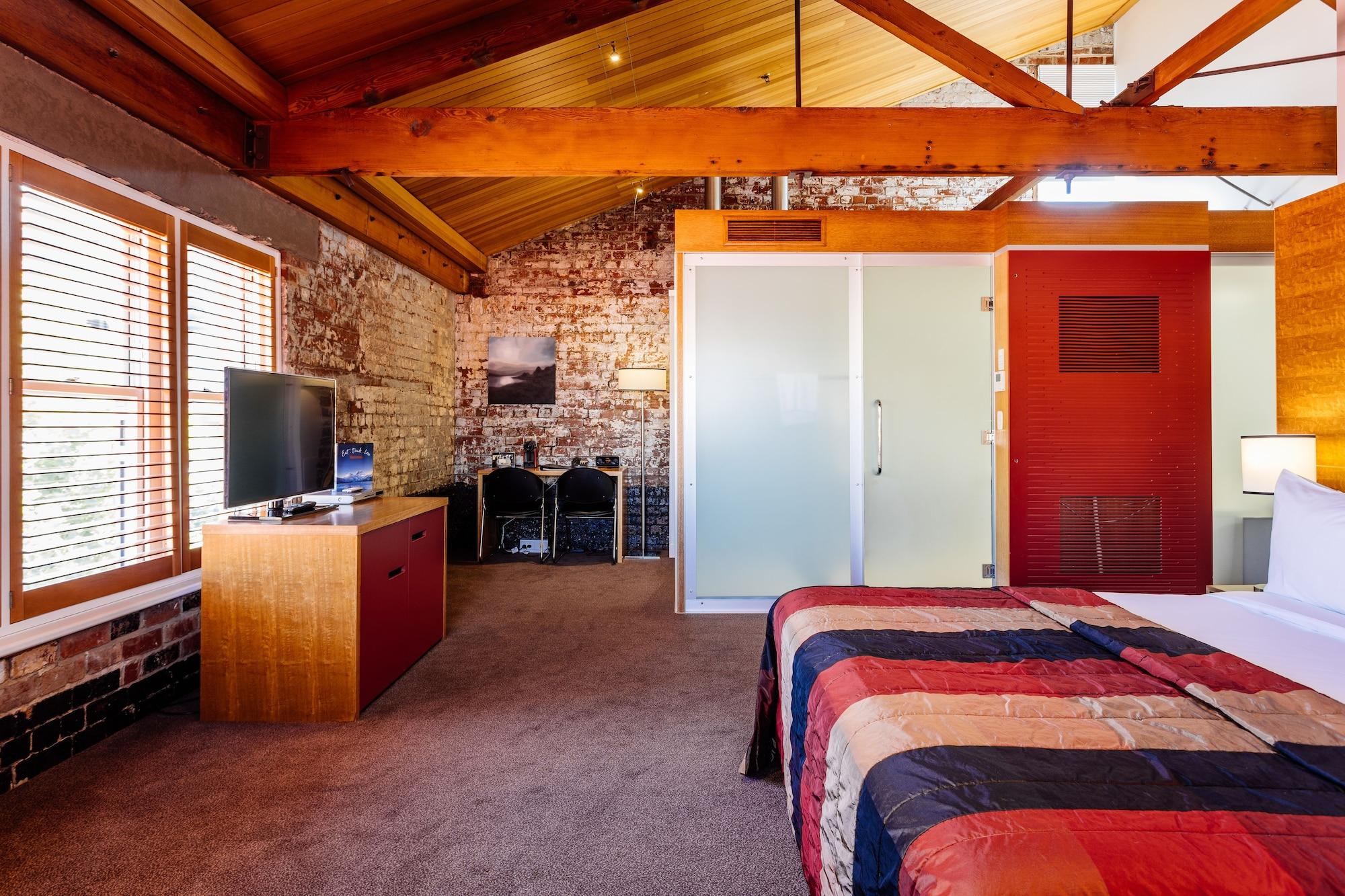 The Henry Jones Art Hotel Hobart Ngoại thất bức ảnh A room at the hotel