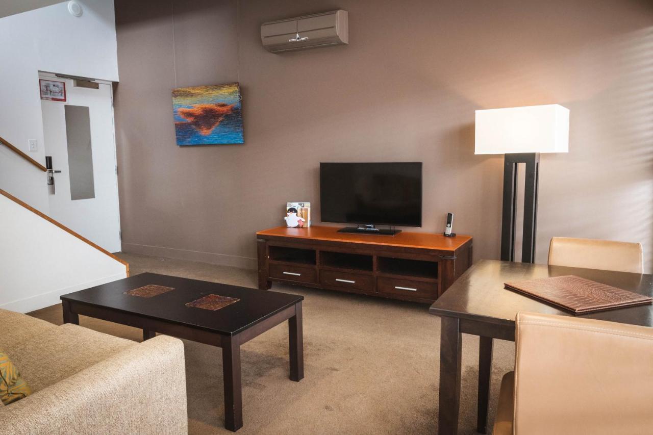 The Henry Jones Art Hotel Hobart Ngoại thất bức ảnh A living room in a typical apartment at the Village at Grand Traverse Commons