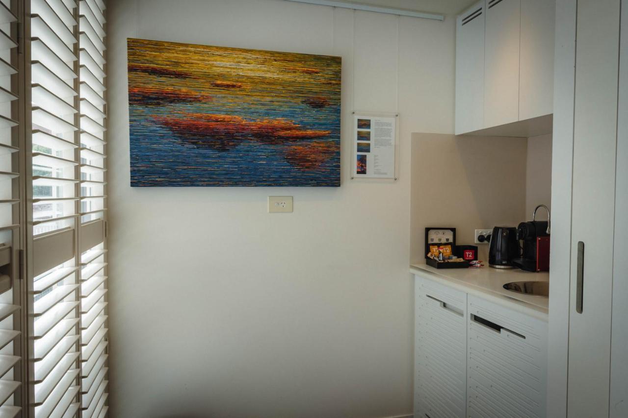 The Henry Jones Art Hotel Hobart Ngoại thất bức ảnh A painting by the artist in a private collection